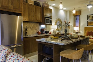 203 Studio V177 | In-room dining