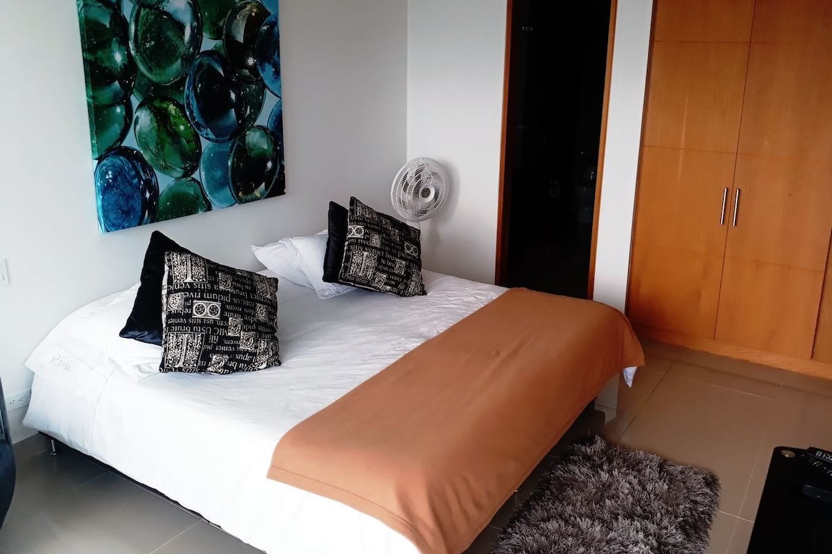 1 habitación y ropa de cama de alta calidad