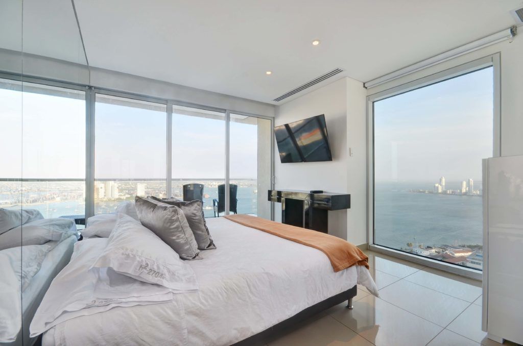 Apartemen, 2 kamar tidur, pemandangan pantai, menghadap pantai | 1 kamar tidur, seprai premium, brankas, dan setrika/meja setrika