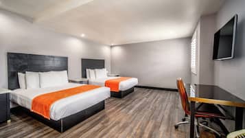 Quarto standard, 2 camas Queen | Wi-Fi de cortesia, roupa de cama