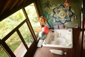 Private spa tub