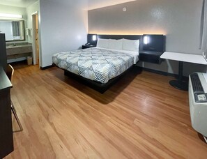 Individually decorated, individually furnished, bed sheets - Motel 6 Atlanta, TX (Atlanta)