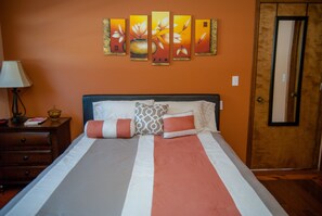 3 slaapkamers, een strijkplank/strijkijzer, gratis wifi, beddengoed