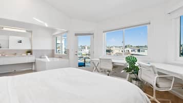 3 habitaciones, escritorio, tabla de planchar con plancha y wifi