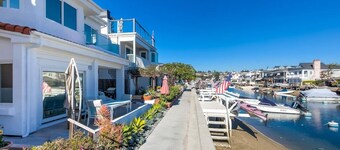 Balboa Island Large Waterfront Home m / takterrasse og privat båthavn