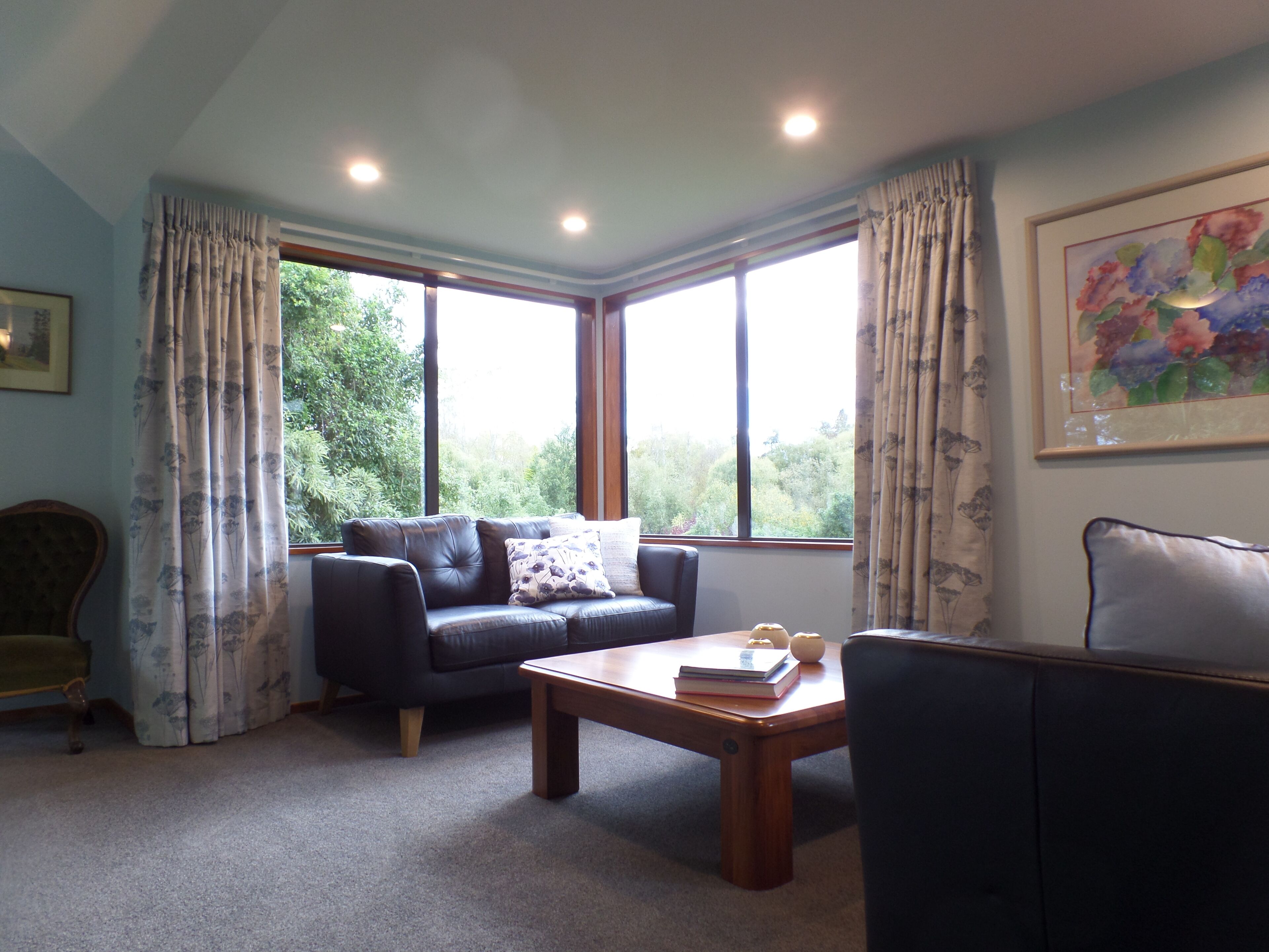 32-inch flat-screen TV with cable channels, TV