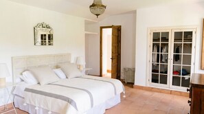 8 camere, ferro/asse da stiro, Wi-Fi gratuito, lenzuola