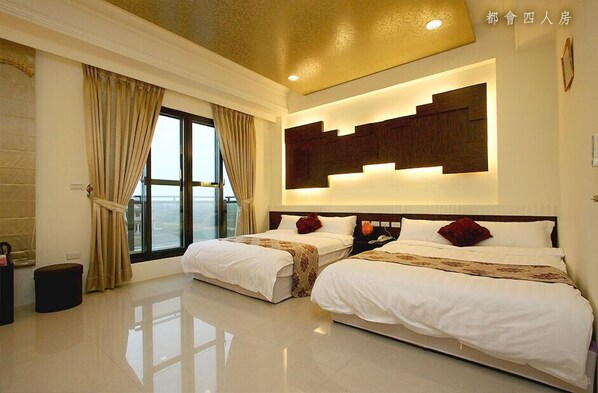 City Quadruple Room | Blackout drapes, free WiFi, bed sheets