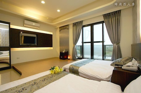 Blackout drapes, free WiFi, bed sheets