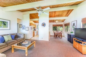 Smart TV - Oceanview Escape in Captain Cook | Peaceful Island Retreat (Captain Cook)