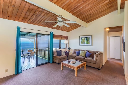 Oceanview Escape in Captain Cook | Peaceful Island Retreat