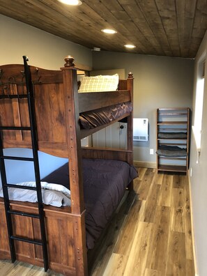 2 bedrooms, WiFi, bed sheets