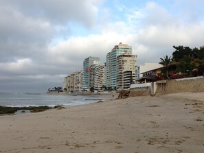 On the beach - Free WiFi Fiber Optics Salinas Ecuador Ocean Front
Inside Parking (Salinas)