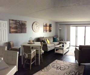 Smart TV, libri, impianto stereo