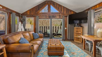 TV, fireplace, stereo