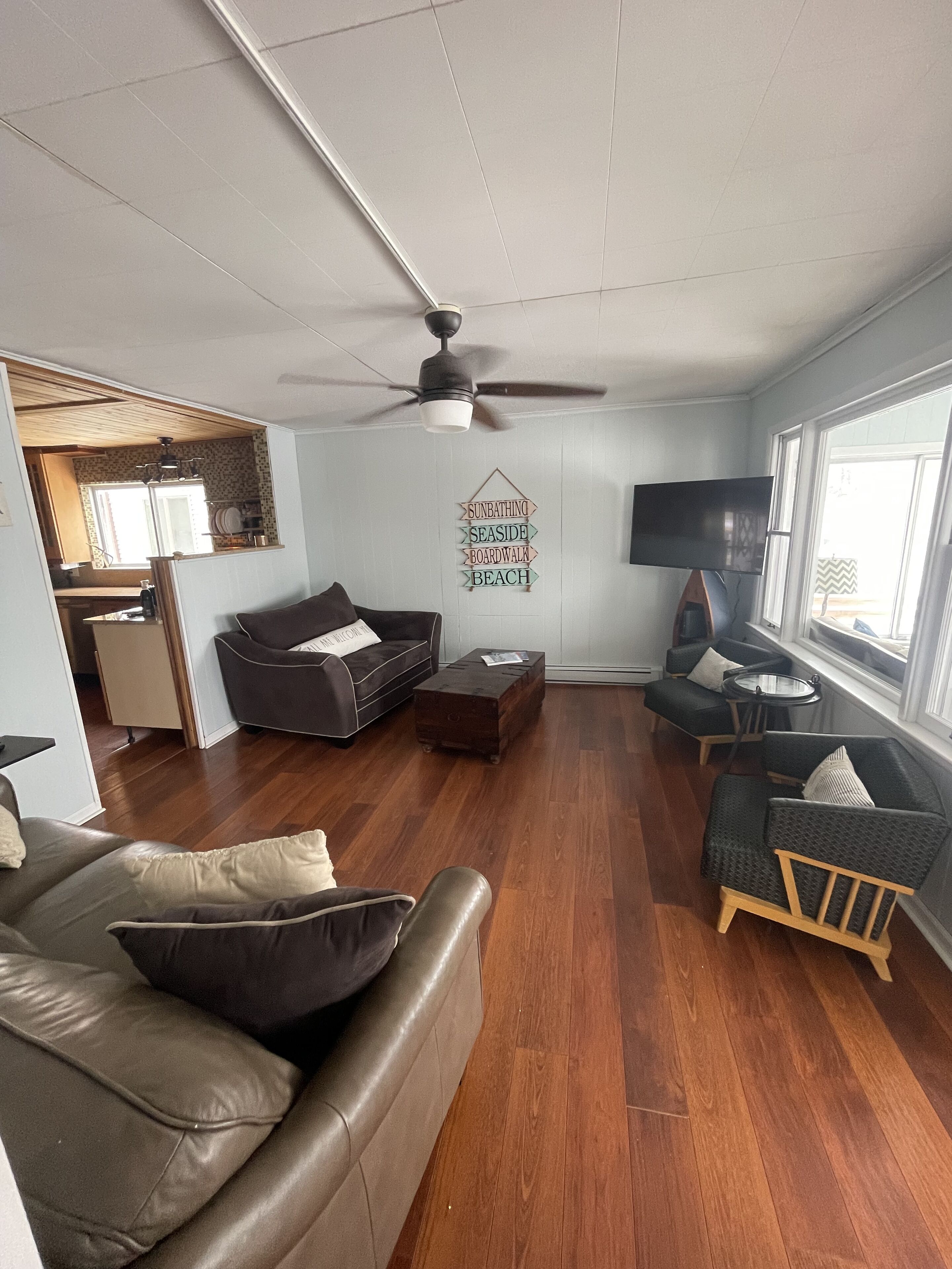 Smart-tv, een dvd-speler en boeken