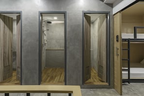 Bathroom - ORA Hostel Bangkok (Bangkok)