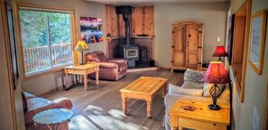 Smart TV, fireplace, video games, ping pong - Hot Tub Pool Table Views Decks Game Room by Heavenly Ski Beach Casino Forest 10 (Stateline)