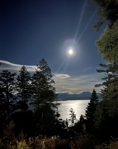 Big Sky Montana Experience. Great View, Easy Access, Privacy & Modern Amenities 