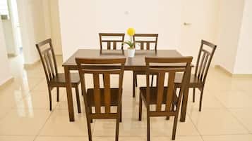 Apartment, 3 Bedrooms | In-room dining