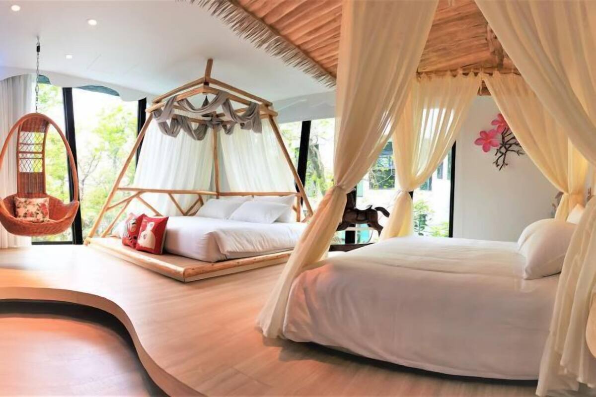 Blackout drapes, rollaway beds, free WiFi