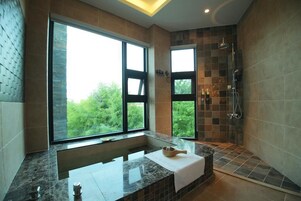 黛安娜王妃雙人房 | 浴室 | 免費盥洗用品、吹風機、拖鞋、毛巾