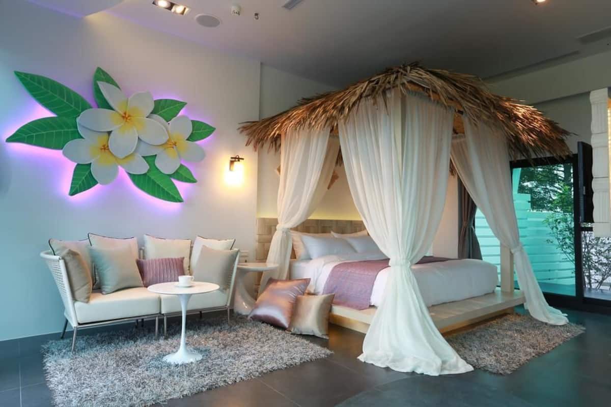 Blackout curtains, rollaway beds, free WiFi