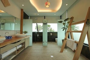 غرفة رباعية مريحة (Bali Bali) | حمام | مستلزمات مجانية للعناية الشخصية، مجففات شعر، خف للقدمين، مناشف
