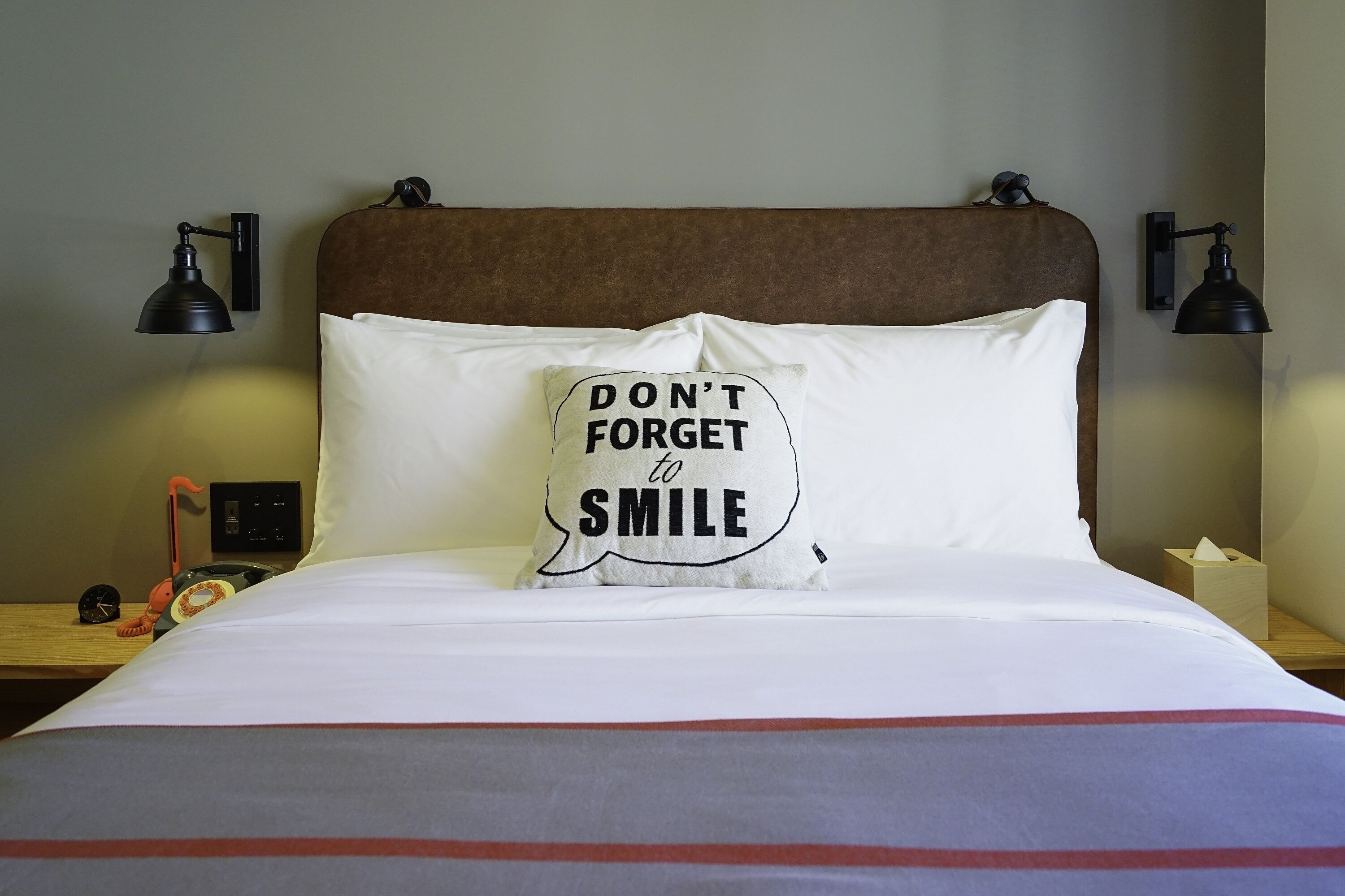 room, 1 queen bed | desk, laptop workspace, free wifi, bed sheets