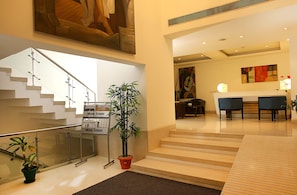 Reception - Inde Hotel Vista Woods (Gurugram)