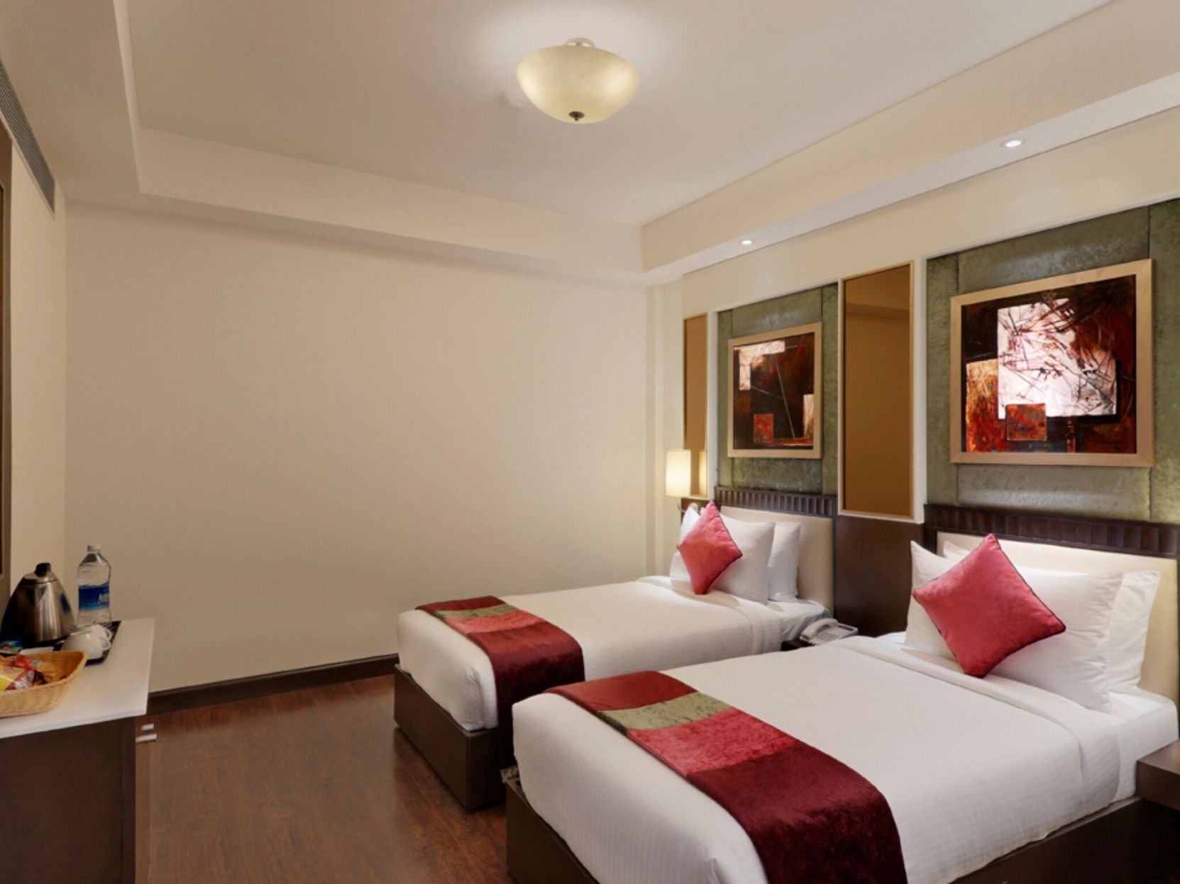 1 bedroom, premium bedding, minibar, in-room safe