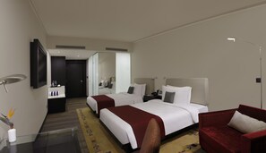 Ropa de cama de alta calidad, colchones con pillow-top y minibar 