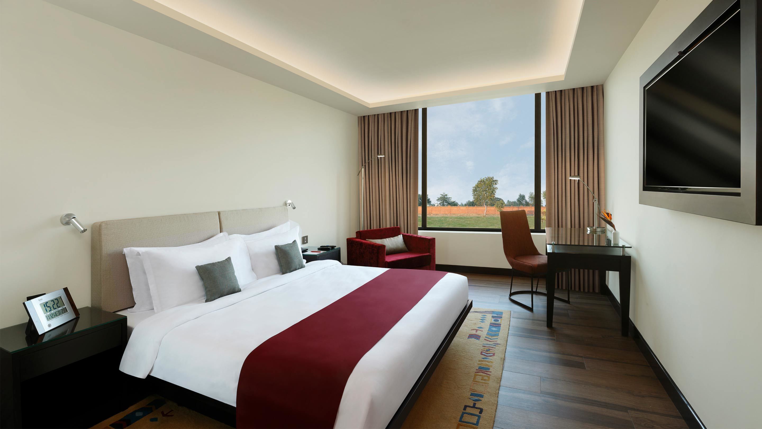 superior room, 1 queen bed, accessible, non smoking | minibar, in-room safe, desk, soundproofing