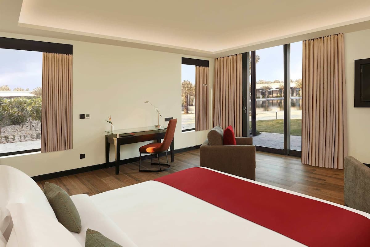 Executive Double Room, 1 Queen Bed, Pool View | Premium bedding, pillowtop beds, minibar, in-room safe