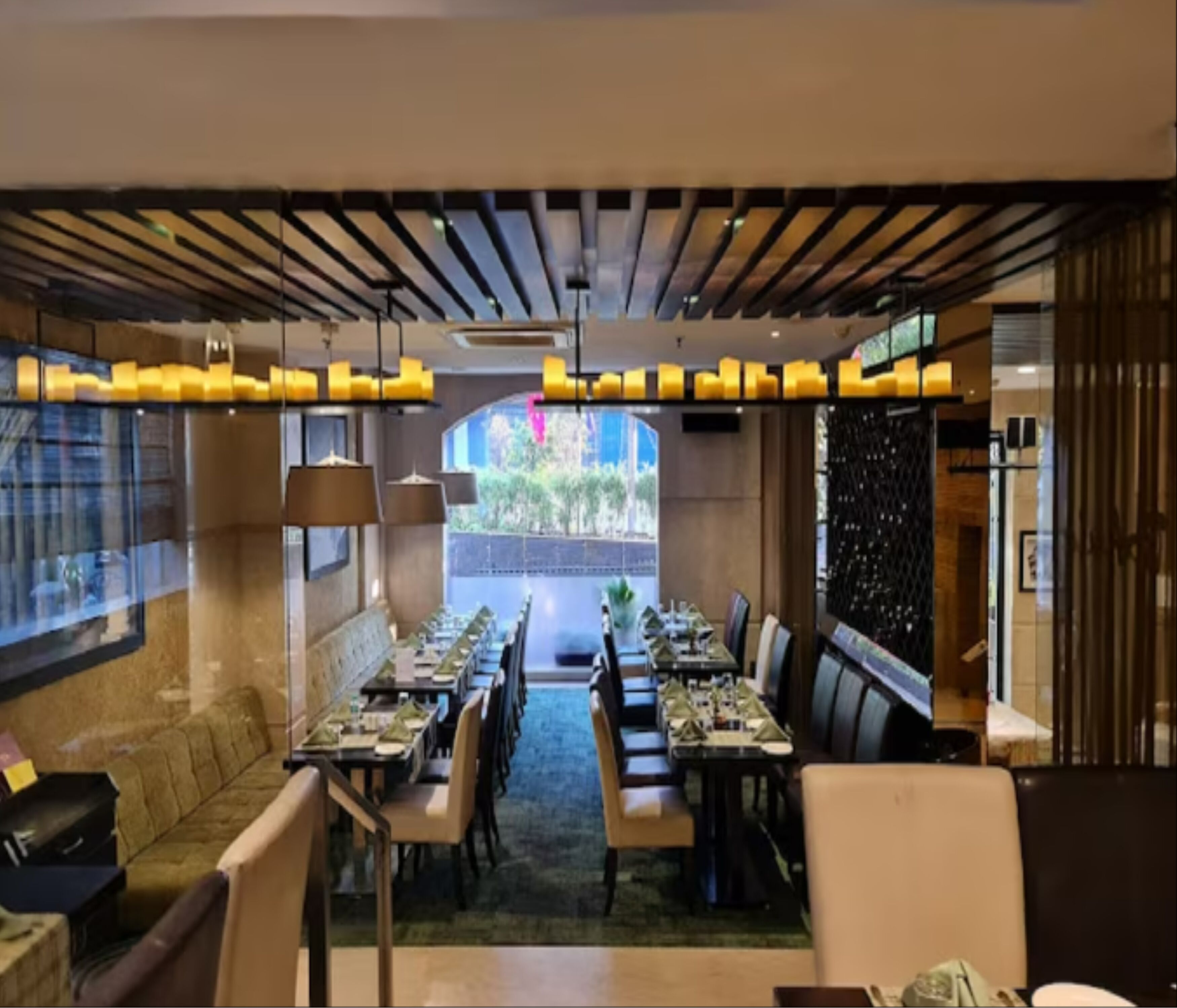 Menyajikan masakan vegetarian