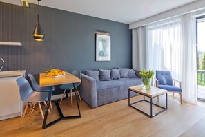 Departamento Deluxe | Área de sala de estar | Televisión de pantalla plana 