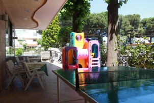 Área de juegos infantiles al aire libre