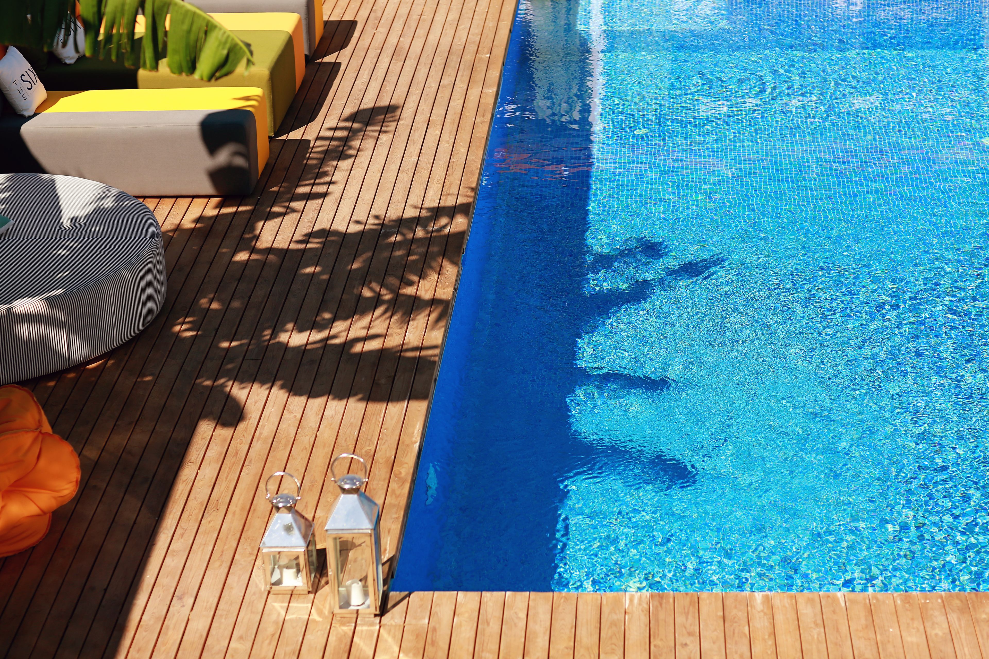 Outdoor pool, pool umbrellas, sun loungers