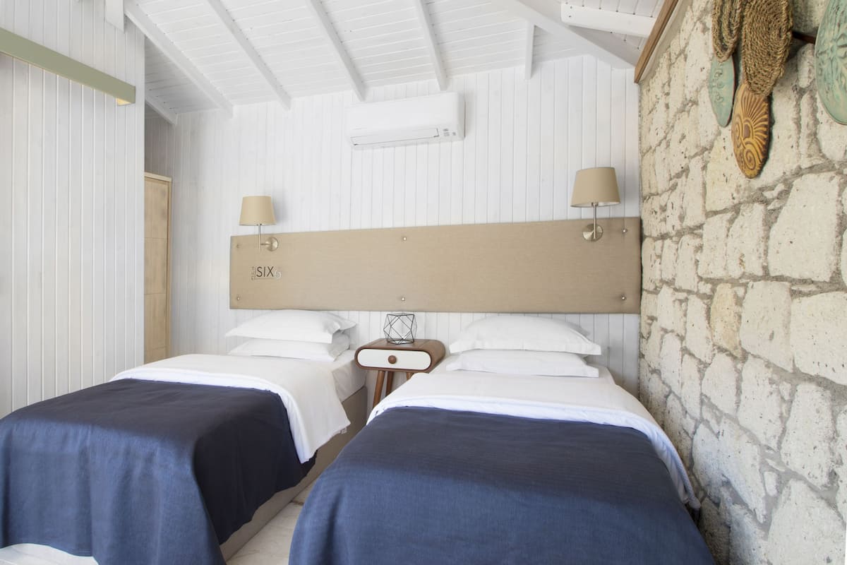 Superior kamer | Luxe beddengoed, een minibar met enkele gratis items