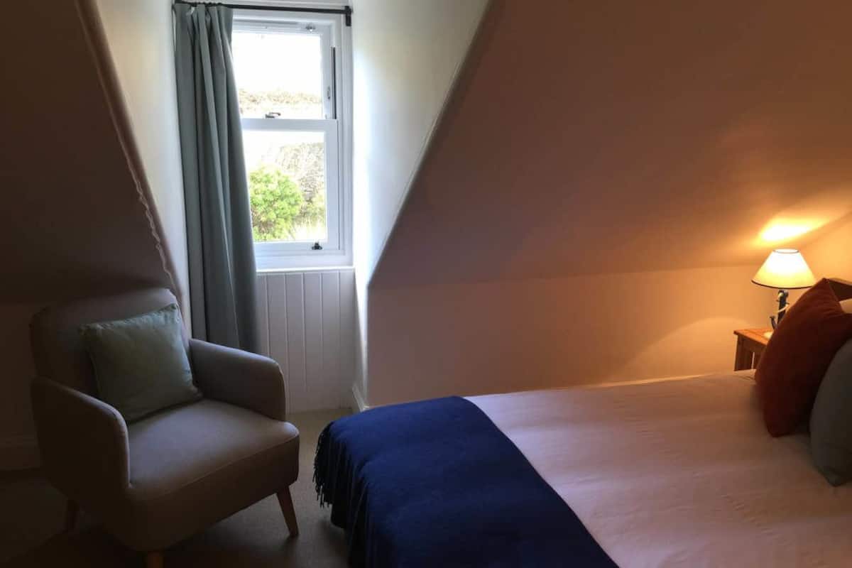 double room | desk, iron/ironing board, free wifi, bed sheets