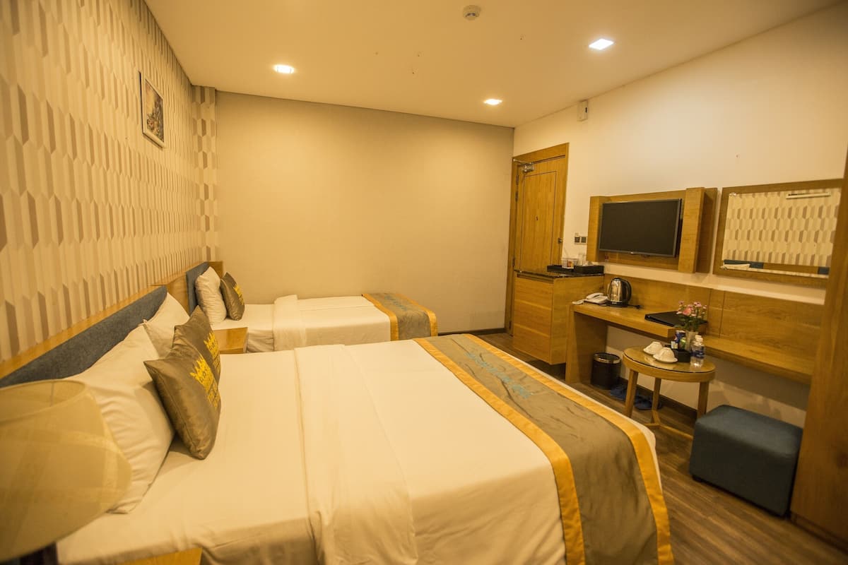 Habitación triple (3 Pax, NO Window) | Escritorio y wifi gratis