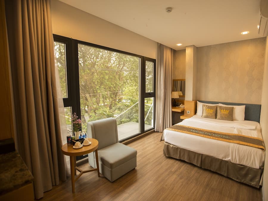 Deluxe Double Room (with Window) | Living room | 24-inch flat-screen TV with cable channels, TV