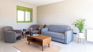 En 43-tommers plasma-TV med Parabol-TV samt TV