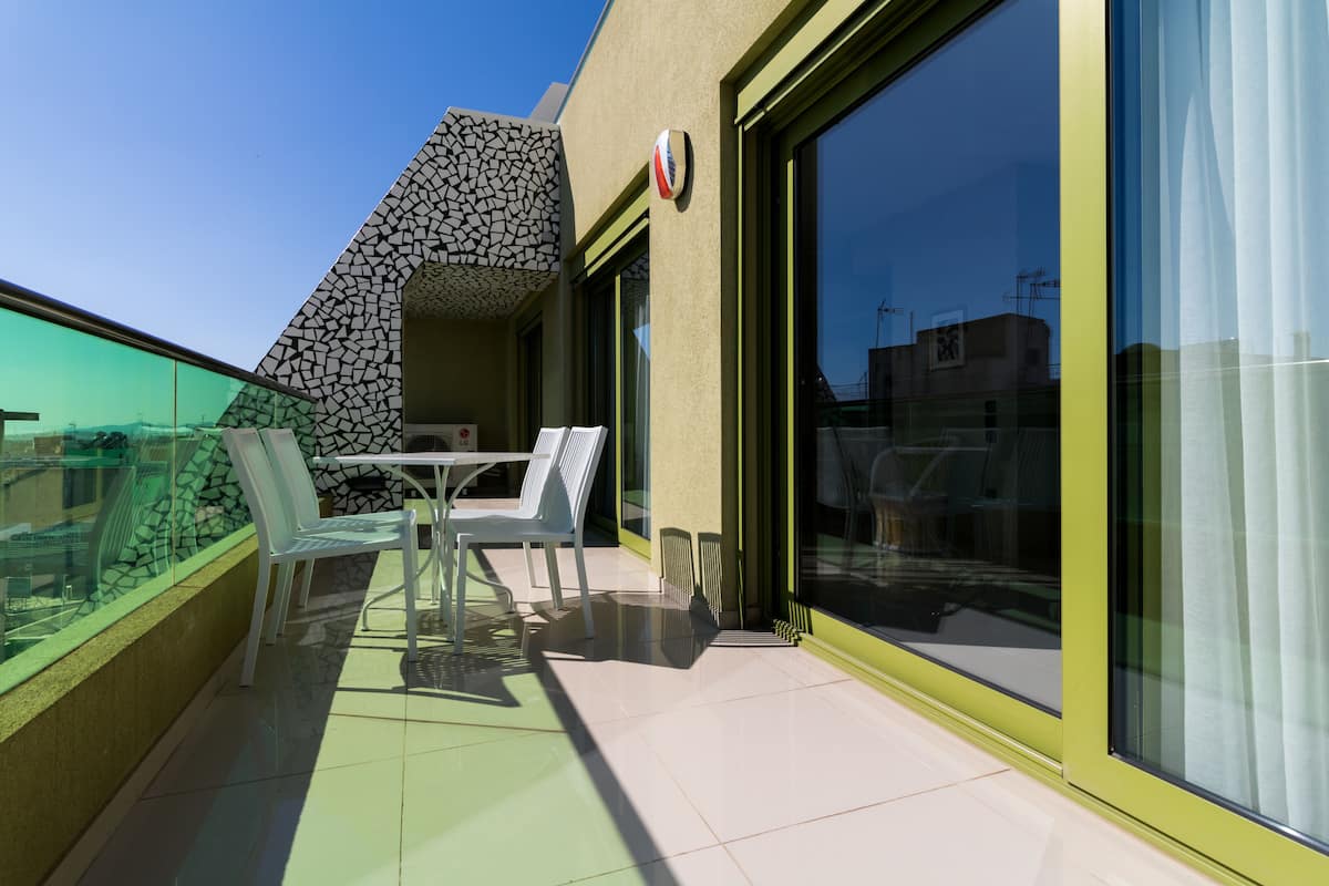 2-Bedroom Master | Balkon