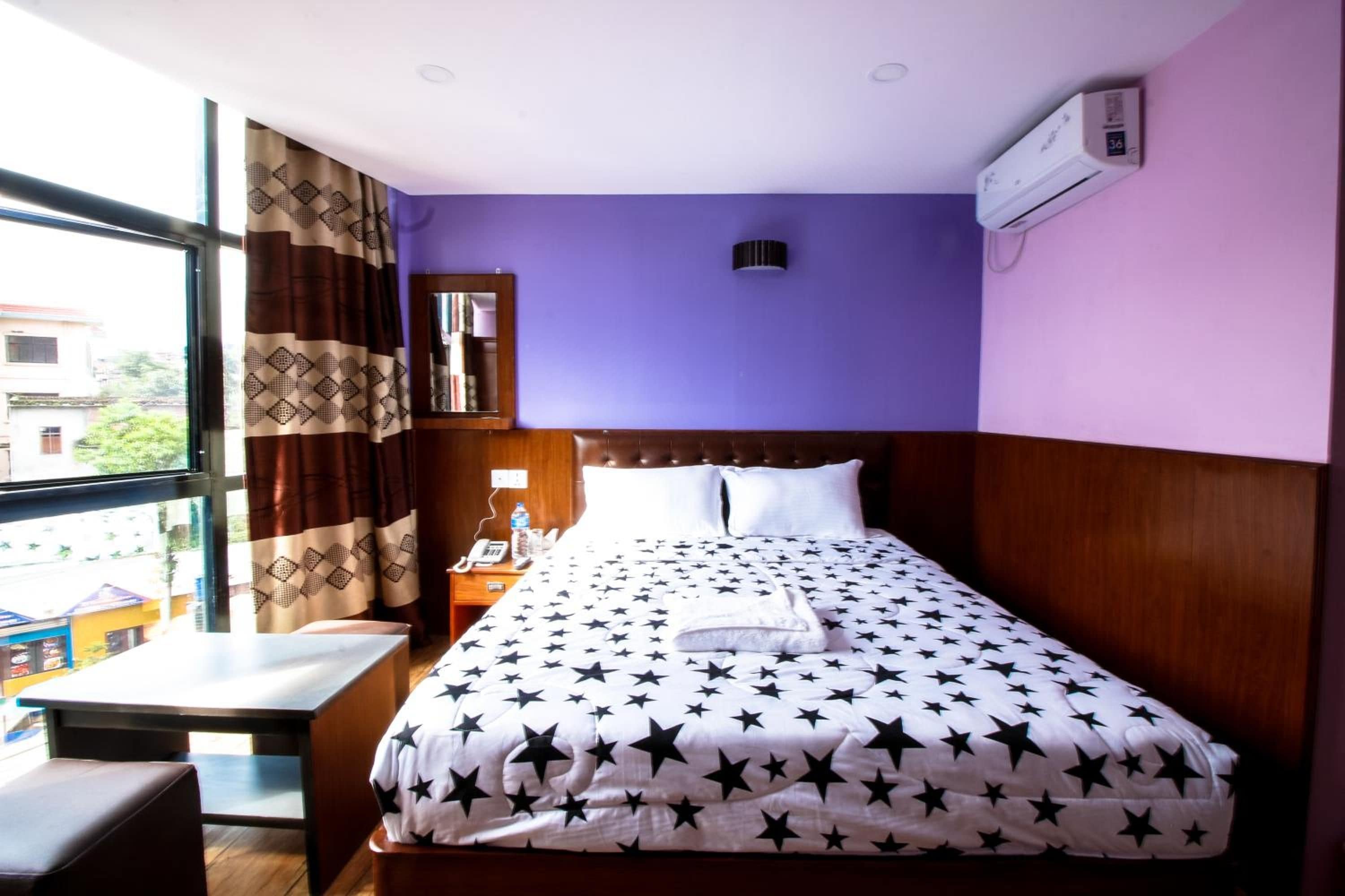 Photo - Everest Holiday Inn