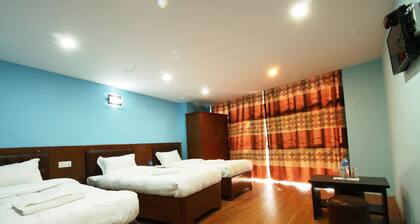 Everest Holiday Inn