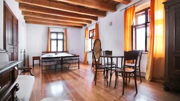 Suite, 2 habitaciones | Área de sala de estar