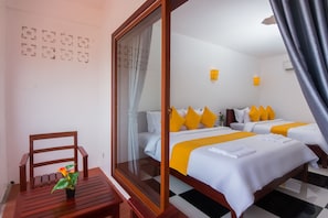 Minibar, in-room safe, desk, laptop workspace - Bou Savy Villa (Siem Reap)