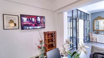 Apartment, 2 Bedrooms, City View | Living room | 43-inch flat-screen TV with digital channels, Smart TV, Netflix