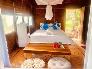 Minibar, desk, free WiFi